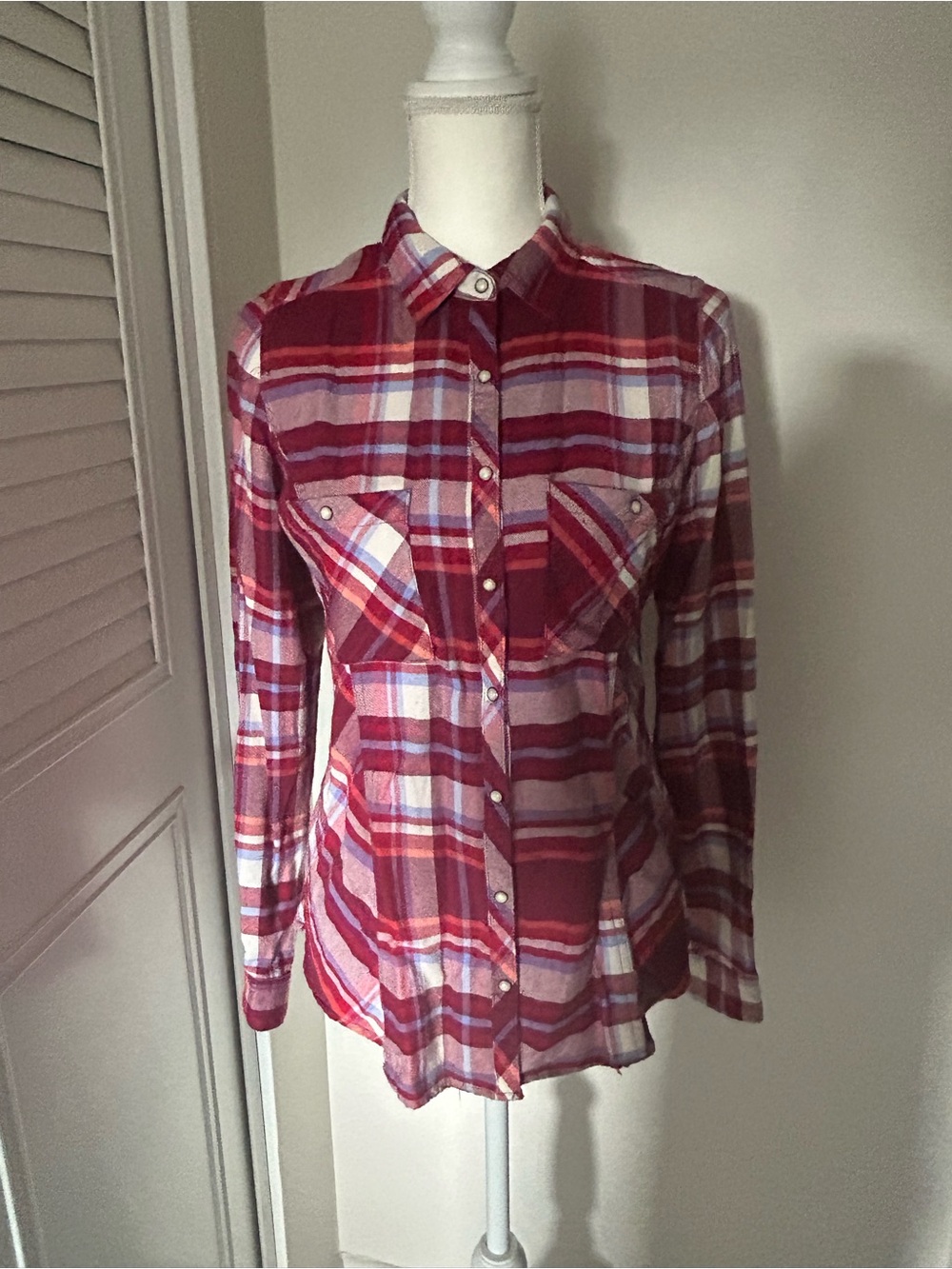 Maurice’s flannel shirt women’s med red plaid